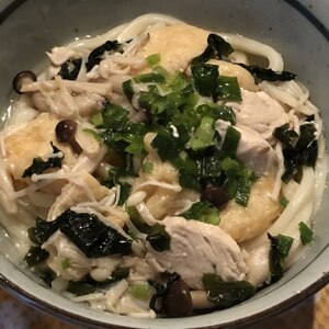 休日のお昼に、鶏わかめうどん